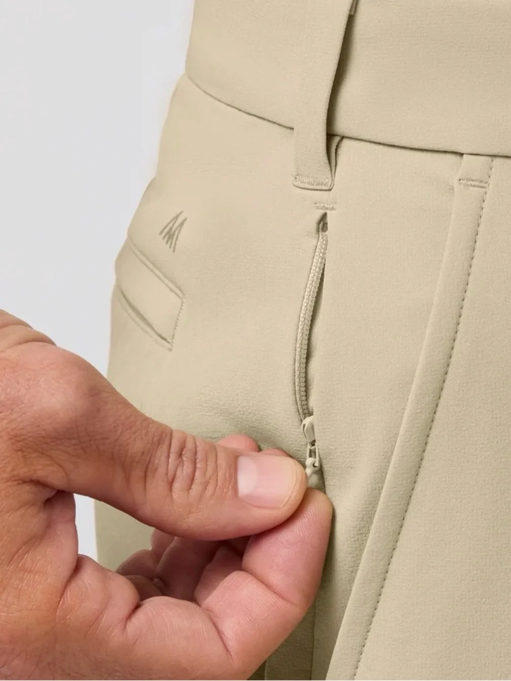 Mizzen+Main Helmsman Shorts Light khaki $98 MSRP Size 34 7” Slim